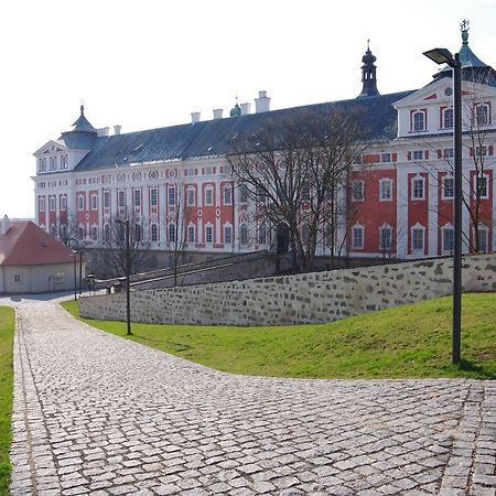 Apartmany U Namesti Броумов Екстер'єр фото