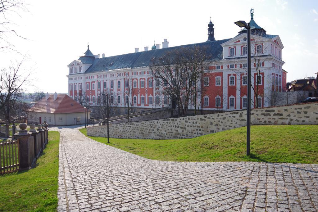 Apartmany U Namesti Броумов Екстер'єр фото